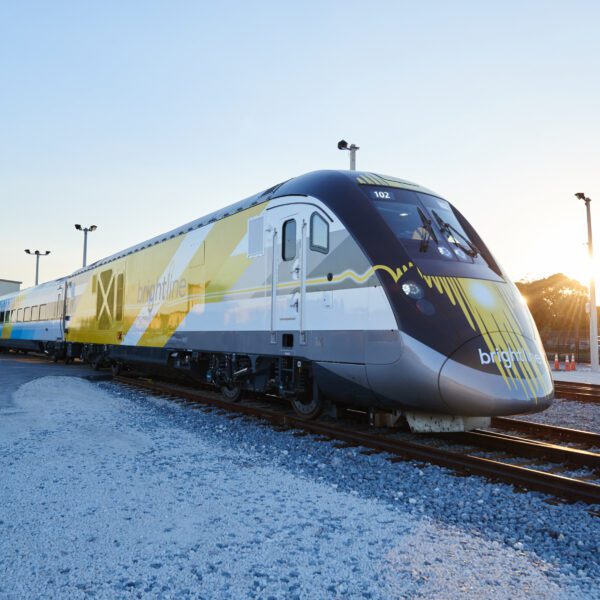 Brightline inaugura estação ferroviária de Orlando