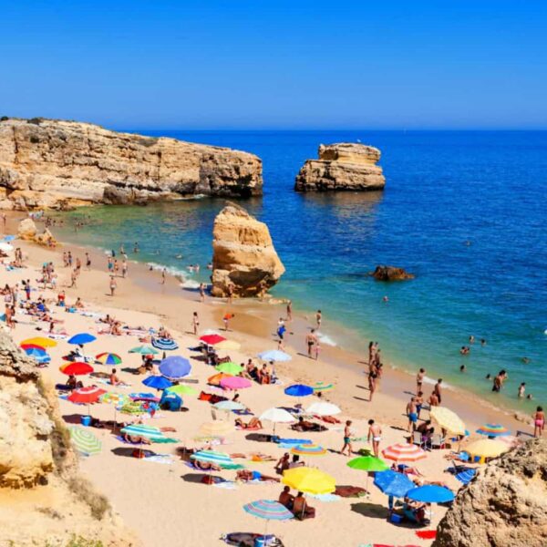 Tocar música na praia pode levá-lo a uma multa de 36.000 Euros em Portugal