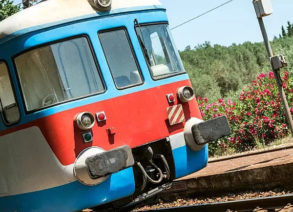 Novas rotas ferroviárias são o seu bilhete para aldeias escondidas e natureza cênica na Itália