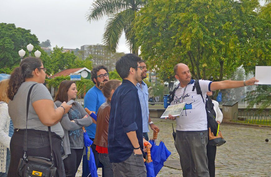 Santa Catarina aprova lei que torna obrigatória a contratação de guia turístico local para excursões