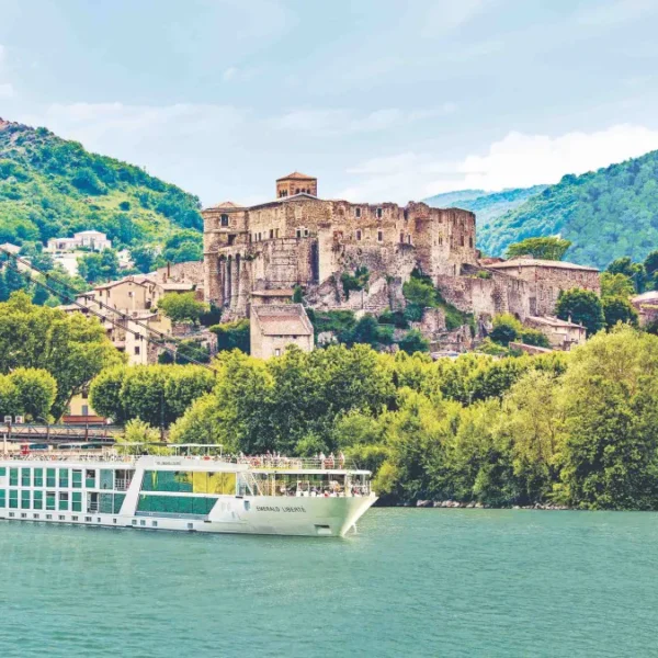 Emerald Cruises anuncia cruzeiro fluvial com saída em português pelo sul da França em abril de 2027