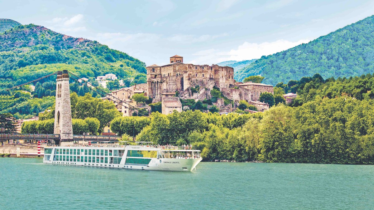 Emerald Cruises anuncia cruzeiro fluvial com saída em português pelo sul da França em abril de 2027